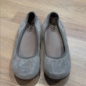 Abeo Women's Shimmering Taupe Flats
